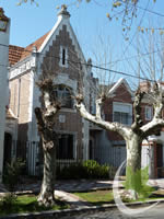 Casona ubicada en calle Acevedo entre Larroque y Grigera en la ciudad de Banfield